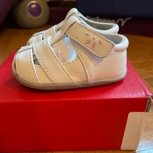 See Kia run new toddler girl shoes